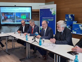 Das Bild zeigt Ministerpräsident Dr. Reiner Haseloff und Energieminister Prof. Dr. Armin Willingmann